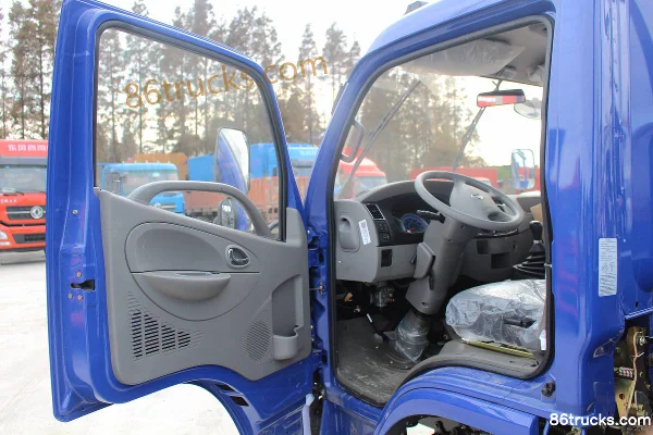 Dongfeng Duolika D6-M 117hp 4X2(6 wheels) 4.17m Single Row Cab Stake Light Truck (1) | 86Trucks