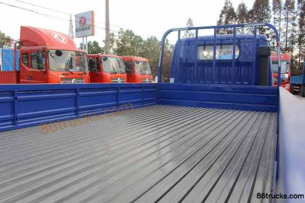 Dongfeng Duolika D6-M 117hp 4X2(6 wheels) 4.17m Single Row Cab Stake Light Truck Body (3) | 86Trucks