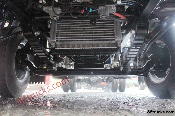 Sinotruk HOWO Hanjiang Lightweight Edition 87 hp 4X2(6 wheels) 3.65m single-row van light truck (6-speed) Chassis (2) | 86Trucks