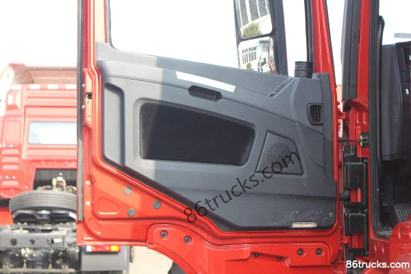 SHACMAN Delong X3000 Light-Speed 375hp 8X2(10 wheels) 9.5m Livestock Truck Cab (3) | 86Trucks