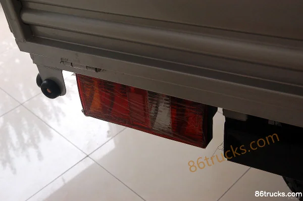 Jinbei Lingqi 87hp 4X2(6 wheels) 2.65m Double Row Flatbed Light Truck Body (1) | 86Trucks