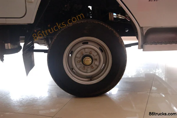 Jinbei Lingqi 87hp 4X2(6 wheels) 2.65m Double Row Flatbed Light Truck Chassis (1) | 86Trucks