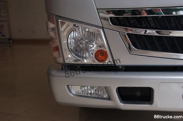 Jinbei Lingqi 87hp 4X2(6 wheels) 2.65m Double Row Flatbed Light Truck Exterior (3) | 86Trucks