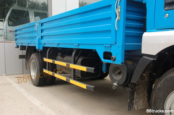 Jinbei Lingchi 108hp 4X2(6 wheels) 3.8m semi-row flatbed truck Body (1) | 86Trucks