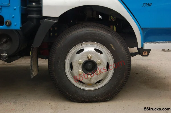 Jinbei Lingchi 108hp 4X2(6 wheels) 3.8m semi-row flatbed truck Chassis (2) | 86Trucks