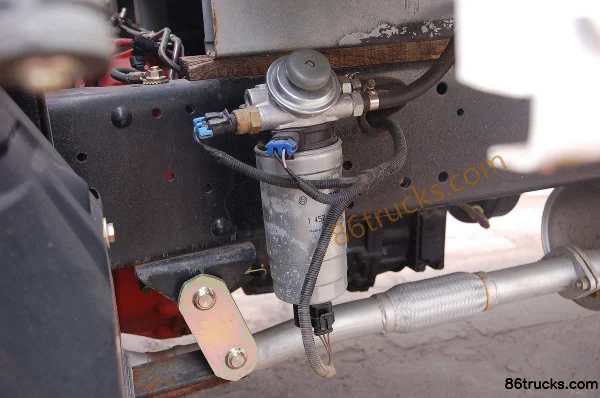 Jinbei Lingqi 87 hp 4X2(6 wheels) 4.25m Single Row Stake Truck Chassis (3) | 86Trucks