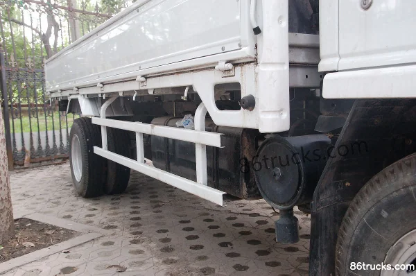 Qingling Isuzu 600P 130hp 4X2(6 wheels) 4.275m Single Row Flatbed Light Truck Body (3) | 86Trucks