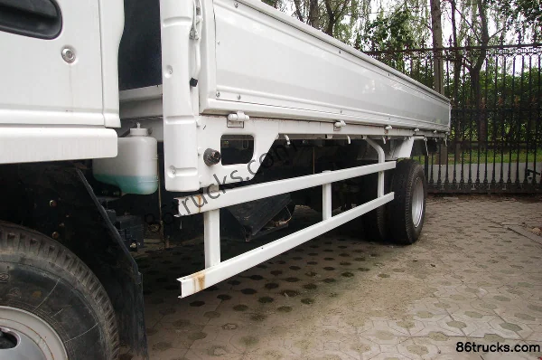 Qingling Isuzu 600P 130hp 4X2(6 wheels) 4.275m Single Row Flatbed Light Truck Body (2) | 86Trucks