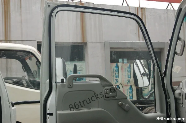 Isuzu 600P 130 ch 4X2(6 roues) camion fourgon simple cabine 3,6 m (2) | 86Trucks