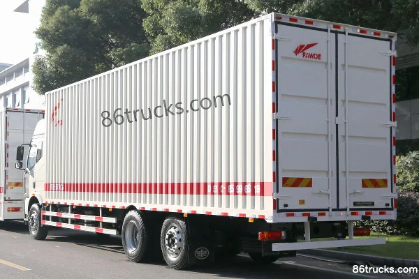 FAW Jiefang J6M 280hp 6X2(8 wheels) 6X2R 9.5m Van Cargo Truck Exterior (3) | 86Trucks