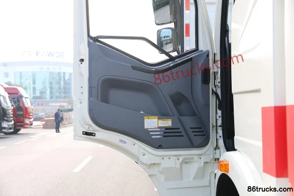 FAW Jiefang J6M 280hp 6X2(8 wheels) 6X2R 9.5m Van Cargo Truck Cab (2) | 86Trucks