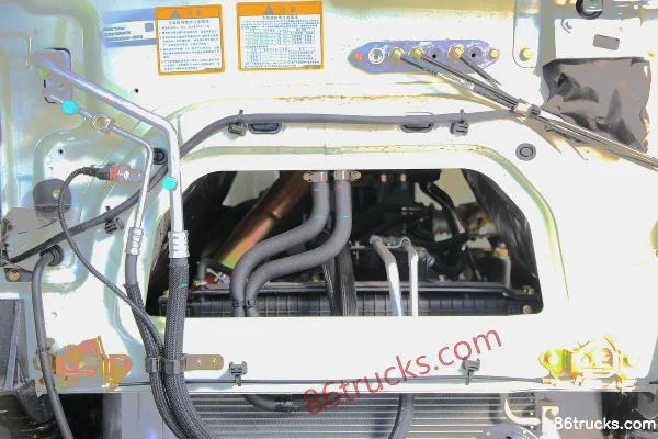 FAW Jiefang J6M 280hp 6X2(8 wheels) 6X2R 9.5m Van Cargo Truck Chassis (3) | 86Trucks