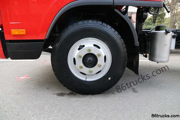FAW Jiefang J6F 150 ch 4X2(6 roues) châssis de camion léger à ridelles, cabine avec couchette 4,85 m (2) | 86Trucks