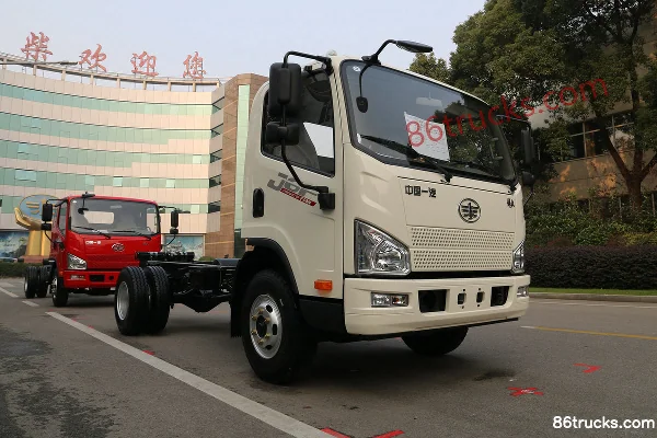 FAW Jiefang J6F version lourde 160 ch 4X2(6 roues) châssis de camion léger à ridelles, cabine simple 4,21 m Extérieur (2) | 86Trucks