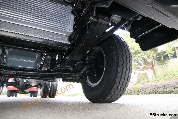 FAW Jiefang J6F version lourde 160 ch 4X2(6 roues) châssis de camion léger à ridelles, cabine simple 4,21 m (2) | 86Trucks