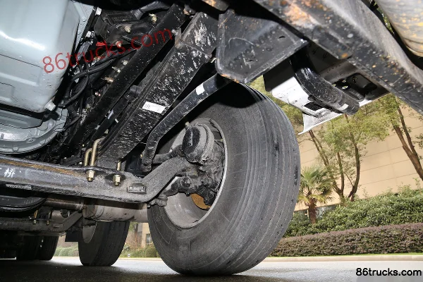 FAW Jiefang J6M heavy truck 280 hp 8X4(12 wheels) oil tanker (Luping Machine brand) Chassis (1) | 86Trucks