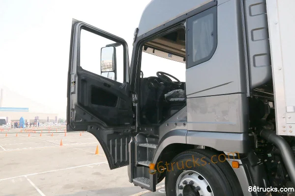 SHACMAN Delong X3000 Lightweight Edition 350hp 6X2(8 wheels) 9.5m Stake Cargo Truck (China VI) Cab (1) | 86Trucks