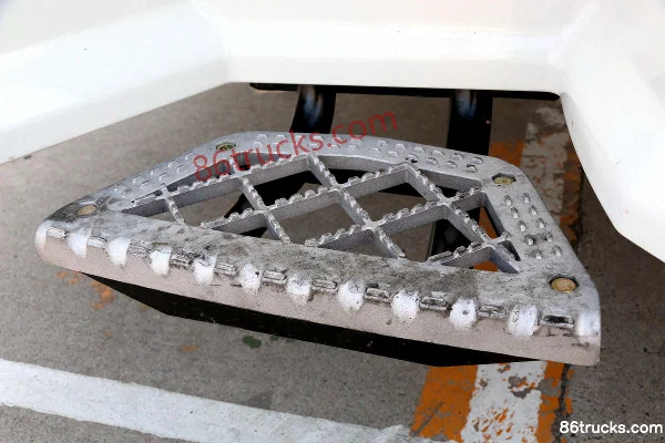 SHACMAN Delong New M3000 300 hp 4x2(6 wheels) Center Axle Car Carrier Cab (3) | 86Trucks