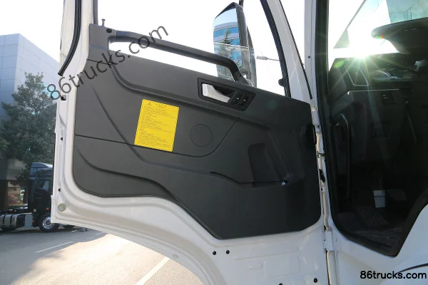 FAW Jiefang Qingdao Tu V Heavy Truck 320 hp 4X2(6 wheels) 9.65m Van Cargo Truck Cab (3) | 86Trucks