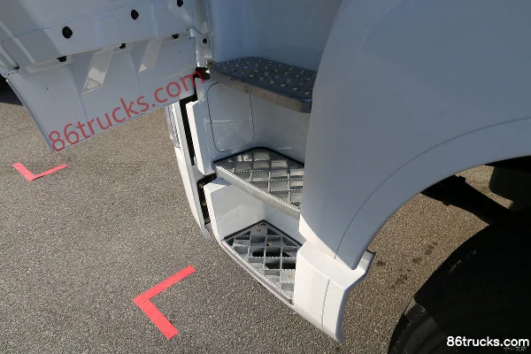 FAW Jiefang Qingdao Tu V Heavy Truck 320 hp 4X2(6 wheels) 9.65m Van Cargo Truck Cab (2) | 86Trucks