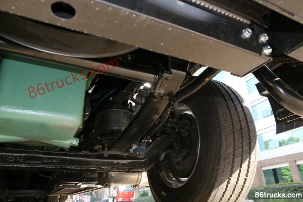 FAW Jiefang Qingdao Tu V Heavy Truck 320 hp 4X2(6 wheels) 9.65m Van Cargo Truck Chassis (3) | 86Trucks