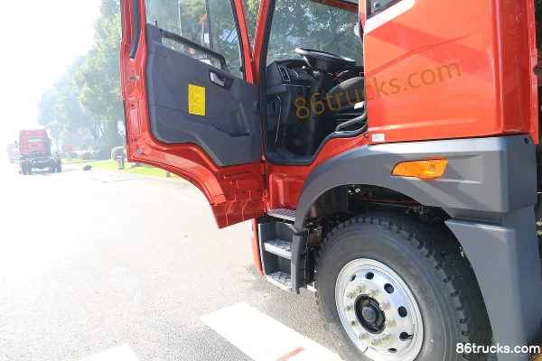 FAW Jiefang Qingdao LongV Medium Truck 180hp 4X2(6 wheels) 6.7m Side Panel Cargo Truck Cab (1) | 86Trucks