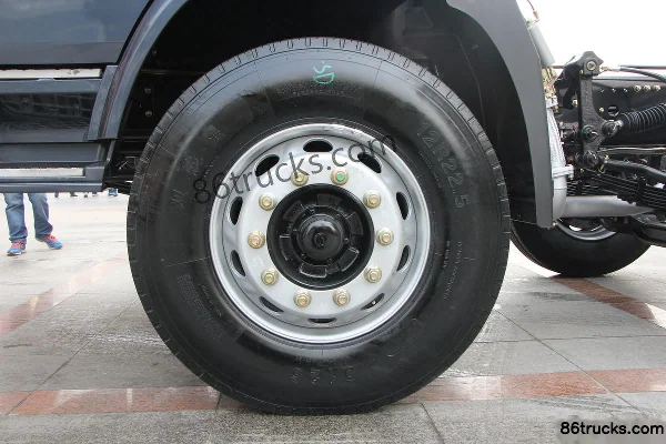 SHACMAN Commercial Vehicle Xuande X6 Medium Truck Composite Edition 220 hp 6X2(8 wheels) cargo truck chassis (1) | 86Trucks