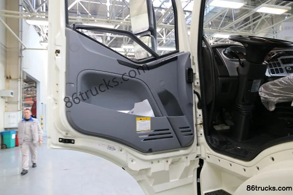 FAW Jiefang J6M Heavy Truck Zhihui Edition 280 hp 4X2(6 wheels) 9.4m Van Truck Cab (2) | 86Trucks