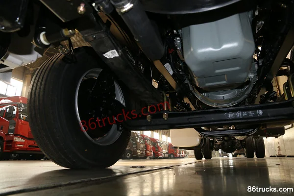 FAW Jiefang J6M Heavy Truck Zhihui Edition 280 hp 4X2(6 wheels) 9.4m Van Truck Chassis (3) | 86Trucks