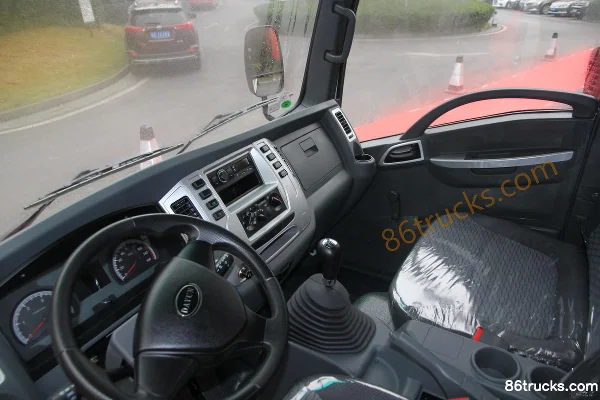 Dayun Aopuli 137 hp 4X2(6 wheels) 4.12m Single Row Flatbed Light Truck Cab (3) | 86Trucks