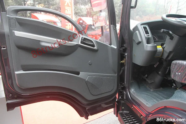 Dayun Aopuli 160hp 4X2(6 wheels) 4.18m single-row flatbed light truck Cab (1) | 86Trucks