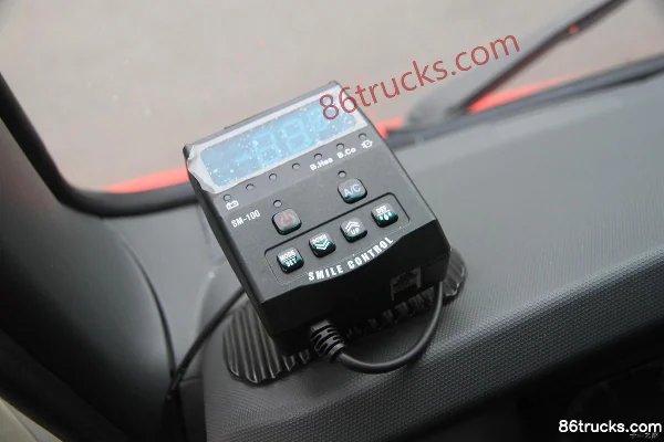 Dayun Aopuli 130hp 4X2(6 wheels) 4m Refrigerated Truck Cab (2) | 86Trucks