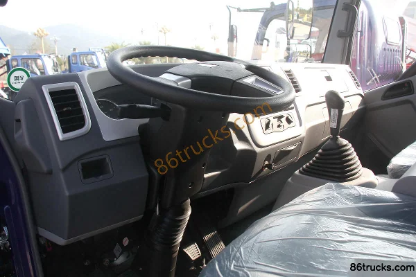 Sinotruk HOWO H3 129 hp 4X2(6 wheels) 3300mm wheelbase single-row light truck chassis Cab (1) | 86Trucks