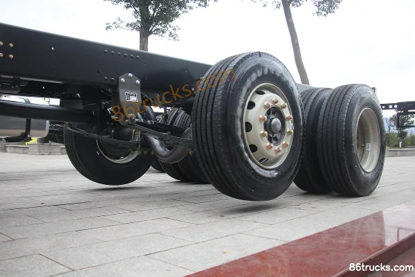 Sinotruk version lourde Haoman H5 camion lourd 340 ch 8X4(12 roues) 9,6 m camion porteur à ridelles Châssis (3) | 86Trucks
