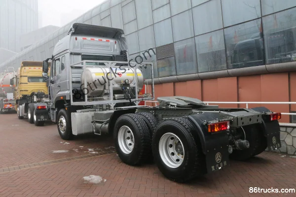 Sinotruk Hohan J7G Heavy Truck 430 hp 6X4(10 wheels) LNG Tractor Truck (Ratio 3.7) Exterior (2) | 86Trucks