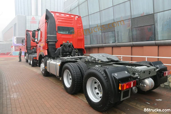 Sinotruk HOWO T7H poids lourd 440 ch 6X4(10 roues) tracteur routier (rapport: 3,36) Extérieur (2) | 86Trucks