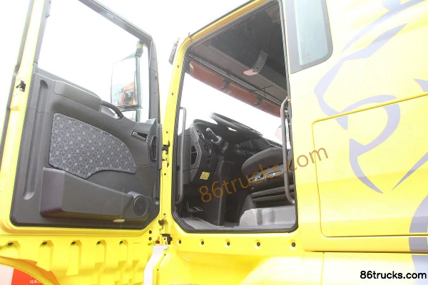 Sinotruk Sitrak C7H heavy truck 430 hp 6X4(10 wheels) LNG tractor truck (MCP16 rear axle) Cab (1) | 86Trucks