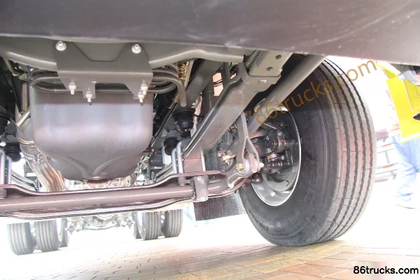Sinotruk Sitrak C7H heavy truck 430 hp 6X4(10 wheels) LNG tractor truck (MCP16 rear axle) Chassis (2) | 86Trucks