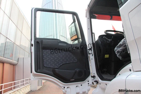 Sinotruk Sitrak C7H heavy truck 400 hp 4X2(6 wheels) tractor truck Cab (2) | 86Trucks