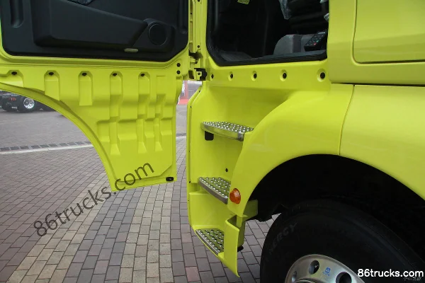 Sinotruk Sitrak C7H heavy truck 440 hp 4X2(6 wheels) tractor truck (high roof) Cab (2) | 86Trucks