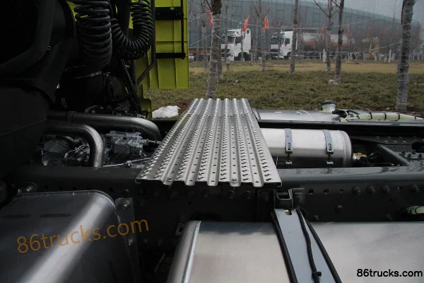 Sinotruk Sitrak C7H heavy truck 440 hp 4X2(6 wheels) tractor truck (high roof) Chassis (1) | 86Trucks