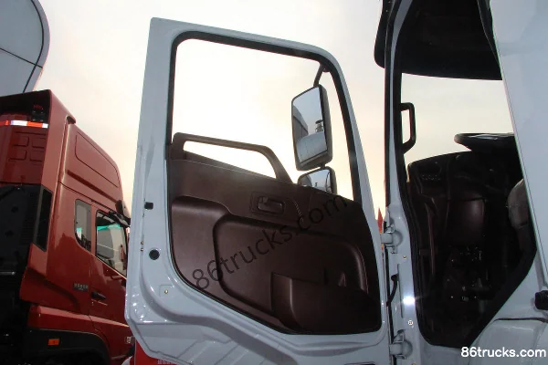 Sinotruk Steyr D7B Heavy Truck Lightweight Version 430 hp 6X4(10 wheels) CNG Tractor Truck (Carbon Fiber Tank) Cab (2) | 86Trucks