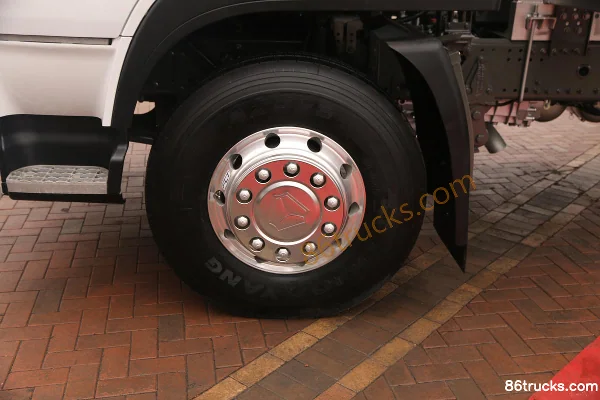 Sinotruk Steyr D7B Heavy Truck Lightweight Version 430 hp 6X4(10 wheels) CNG Tractor Truck (Carbon Fiber Tank) Chassis (2) | 86Trucks