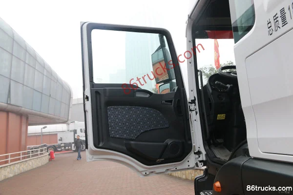 Sinotruk Sitrak C5H Medium Truck 210hp 4X2(6 wheels) 7.92m Postal Truck Cab (2) | 86Trucks