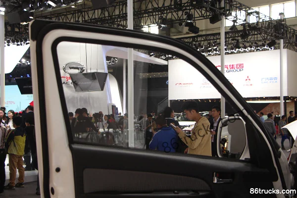 Jinbei Dahai Shi 68ch 4.88m enclosed box truck (pure electric) Cabine (2) | 86Trucks