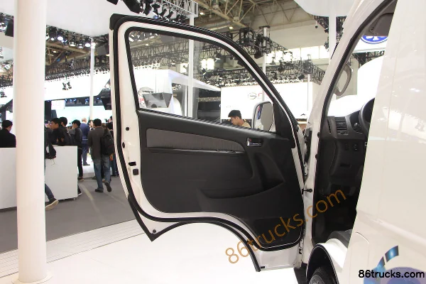 Jinbei Dahai Shi 68ch 4.88m enclosed box truck (pure electric) Cabine (1) | 86Trucks