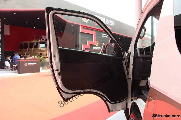 Jiulong E6 95 hp 6.01m pure electric enclosed cargo van Cab (1) | 86Trucks