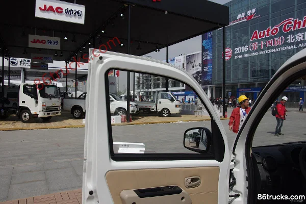 FAW Jiabao V80 électrique 4,41 m fourgon fermé Cabine (3) | 86Trucks