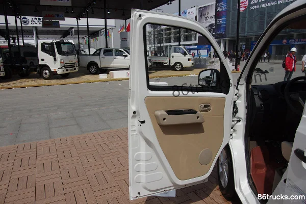 FAW Jiabao V80 électrique 4,41 m fourgon fermé Cabine (2) | 86Trucks