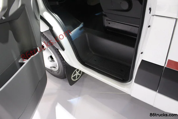 JAC Star 6 Series 2016 model 82hp 6.2m pure electric logistics vehicle 69kWh Cab (3) | 86Trucks